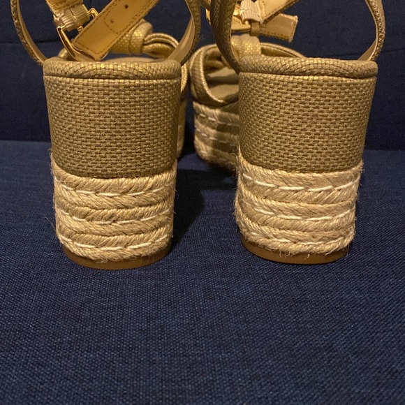 Wedge - Picture 7 of 7